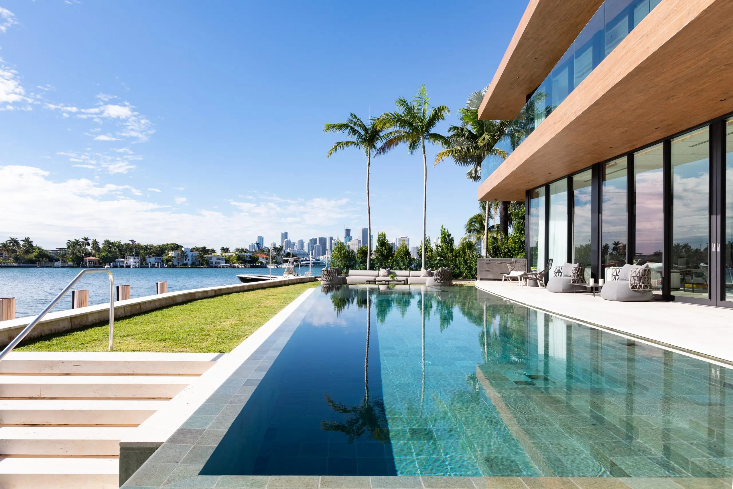 Oceanfront luxury villa on Venetian Island in Miami with infinity pool and skyline views