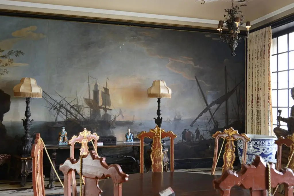 Vizcaya Museum and Gardens - painting and furnitures